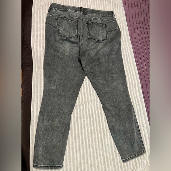 Torrid 18R black/gray jeans with cool design - Picture 2 of 5